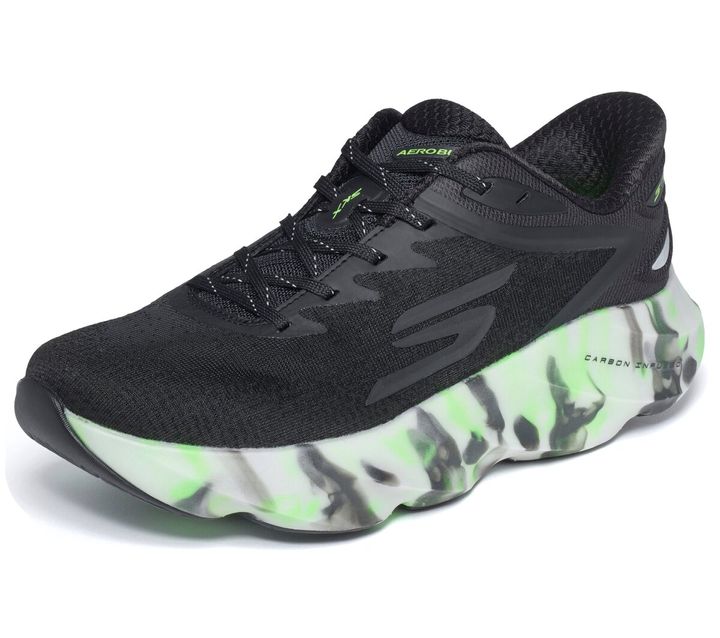 両モデルには、ランナー向けに設計された「Skechers Hands Free Slip-ins®」テクノロジーを搭載。軽量構造でスムーズな着脱を実現し、内装素材の摩擦も軽減している。高性能ヒールカウンターとHeel Pillowが安定性を高め、足をしっかりとホールドする。