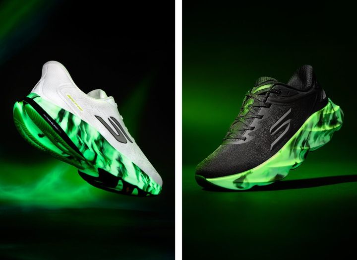 暗闇で光るアウトソールと、手を使わずに履けるハンズフリー仕様を両立。SKECHERS（スケッチャーズ）から、秋限定の蓄光加工を施したランニングシューズ「SKECHERS AERO Glow in the Dark シリーズ」が、10月9日（金）に発売された。