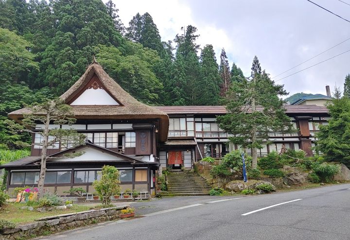 1000か所以上の温泉を訪ねたエッセイストが厳選！ ひとり旅におすすめな温泉宿6つ
