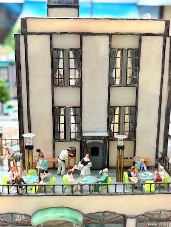 愛知県西尾市の三河工芸ガラス美術館が新展示「ジオラマSunshine Days」と「ODYSSEY」を公開
