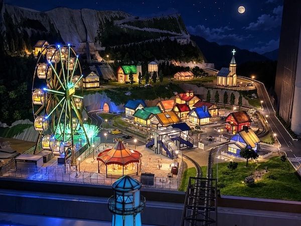 愛知県西尾市の三河工芸ガラス美術館が新展示「ジオラマSunshine Days」と「ODYSSEY」を公開