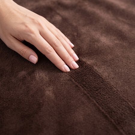 腰やお腹まわりに固定できるベルト付き、家事や仕事中もあったかい充電式湯たんぽ登場