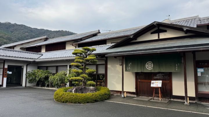 松尾大社の駅近くにある京料理「鶏米（とりよね）で親子丼を。