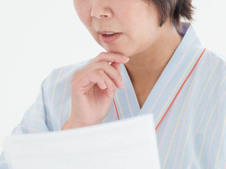 【医師が解説】健康診断で貧血を指摘されても「自覚症状がないから大丈夫」と思っていませんか？ 貧血の原因はさまざまで、過度な心配は不要です。ただし、見逃したくない貧血のタイプもあります。注意すべきポイントとは？（※画像：Shutterstock.com）