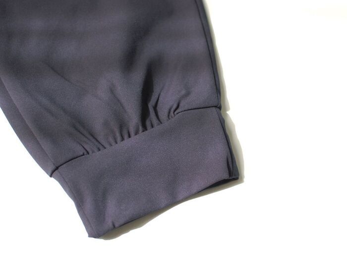 【ユニクロ】快適すぎて3本リピ買い！40代・50代におすすめ「美シルエットパンツ」。気負わず履けてコーデしやすい♪