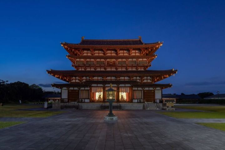 奈良・薬師寺（夜間特別拝観） 撮影：飛鳥園