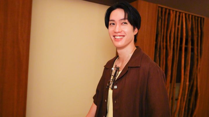 はいむるぶしの「The Spa／ザ・スパ」を訪れ、満足そうな笑顔を見せるTHE RAMPAGE 藤原樹さん