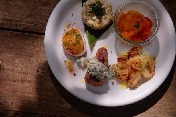 ランチは月2回。二十四節気の季節ごとに提供している。その時期の壱岐の食材を盛り込んだ「壱岐島の二十四節気のランチ(2000円)」 画像提供：杜のカフェ テン(morinocafe@ten)