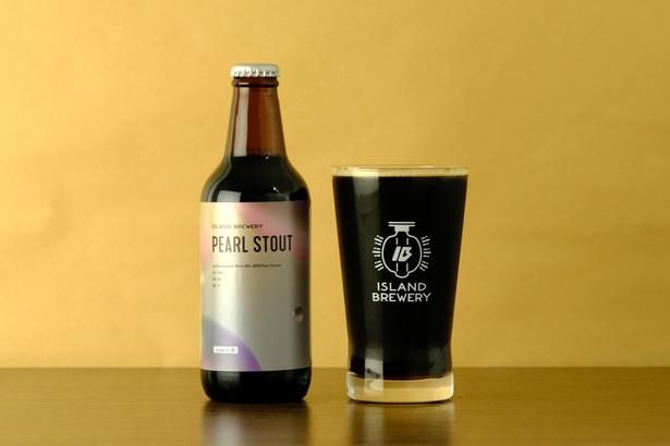 「PEARL STOUT(パールスタウト)」(850円)は準定番商品となる。貝の旨みとほのかな甘みを感じられる、個性的な一杯だ 画像提供：ISLAND BREWERY