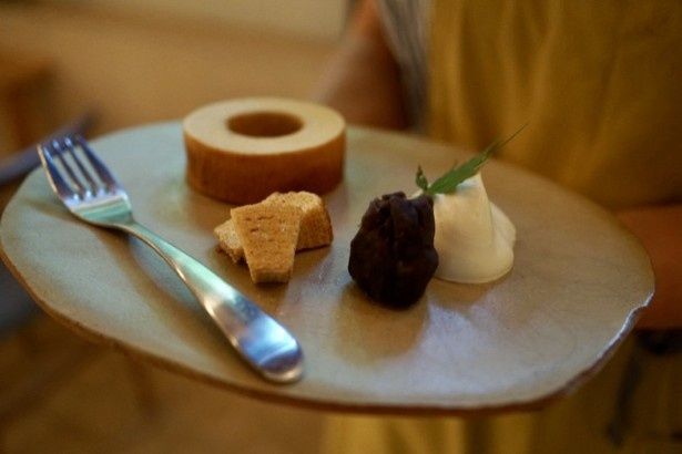 ケーキとドリンクのセットは1300円～1900円。島の果物を使った季節の酵素シロップを使ったドリンクもそろっている 画像提供：杜のカフェ テン(morinocafe@ten)