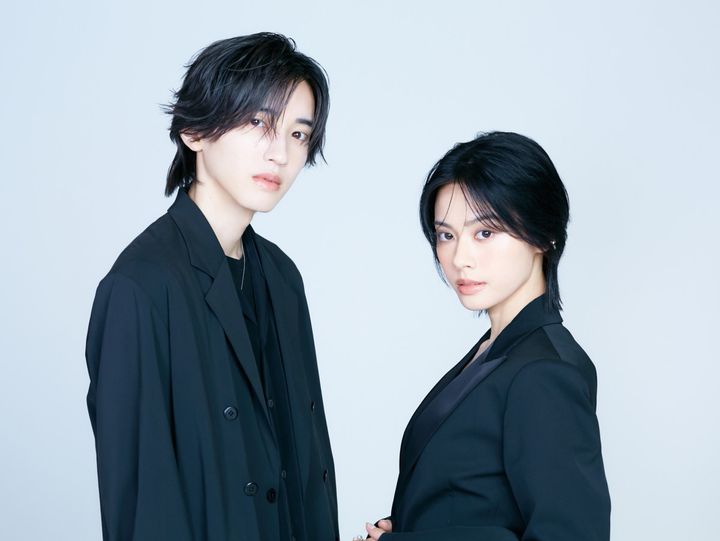 （左から）道枝駿佑、安斉星来 クランクイン！ 写真：高野広美 width=