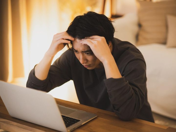 高齢になった両親の生活を支えるため、在宅で仕事をしながら実家で暮らす人もいます。今回は、福岡県飯塚市に住む37歳男性のエピソードを紹介します。