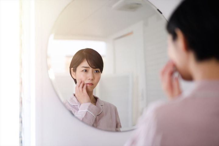 笑顔なのに暗く見られてしまう「逆ガミースマイル」とは…