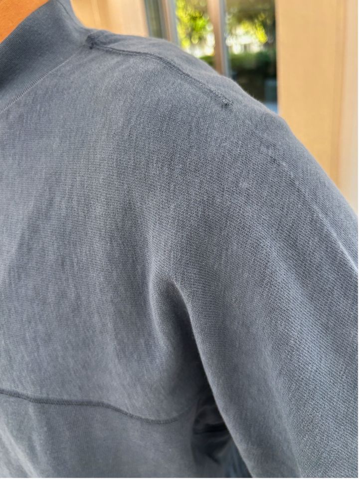 昔ながらの紡績機を使ったムラ糸モックネック長袖Ｔシャツ 生地寄り