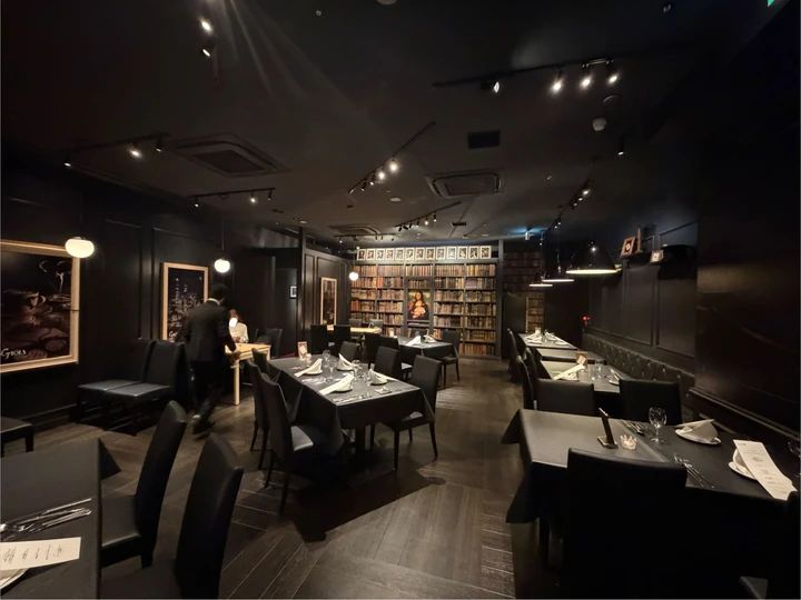 黒を基調としたシックなGran GIOIA Ginzaの店内