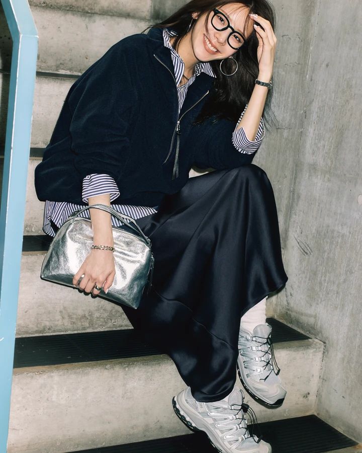 貴島明日香 ネイビーコーデ