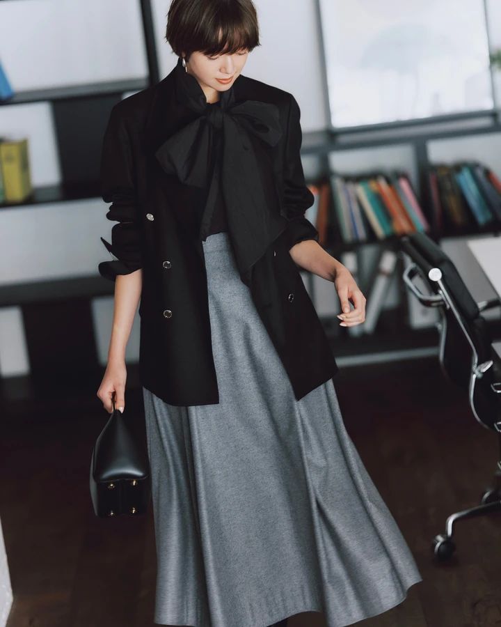 佐藤栞里 ブラウスコーデ