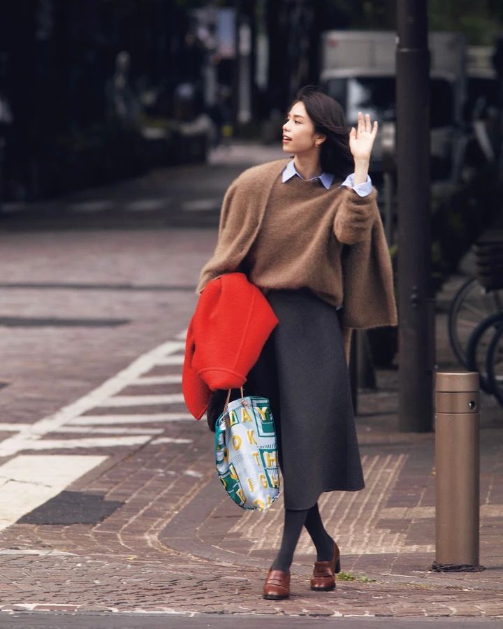 佐藤晴美 スカートコーデ