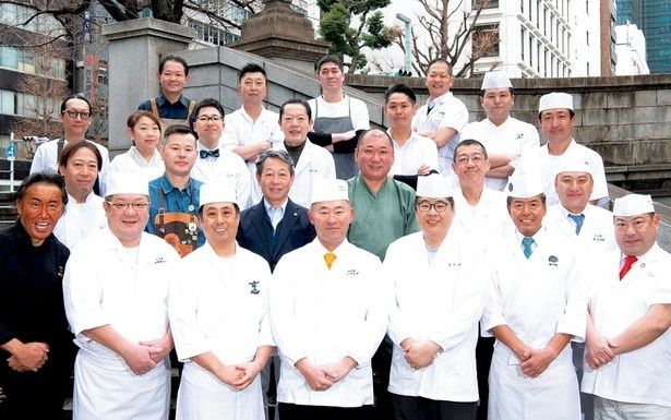 日本橋の味と伝統を守り続ける「日本橋三四四会」のメンバー