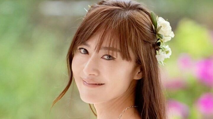 【写真・画像】56歳“奇跡の美魔女”、年上男性と昨年再婚「キレイでいることは大事」 1枚目