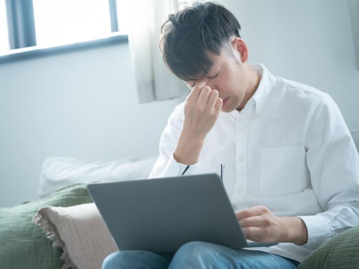 1日10時間を超える激務と少ない休みで限界を迎え、異業種の営業職へ転職して安定した働き方を手に入れた人もいます。今回は、神奈川県に住む29歳男性の転職エピソードを紹介します。