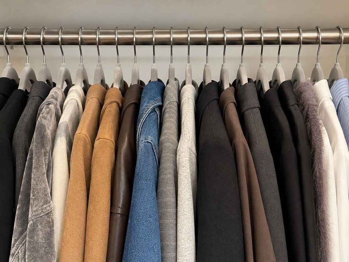画像: 【画像①】服がぎゅうぎゅう！ 着たいものが見つからない……