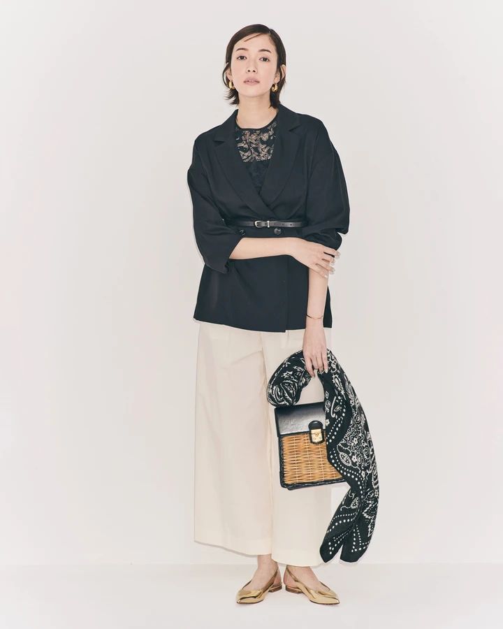 佐藤栞里 ジャケットコーデ