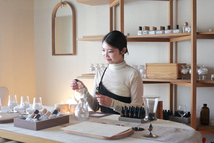 暮らしに寄り添う香りをオーダーメイド。深呼吸したくなるカフェ＆体験空間「meture」