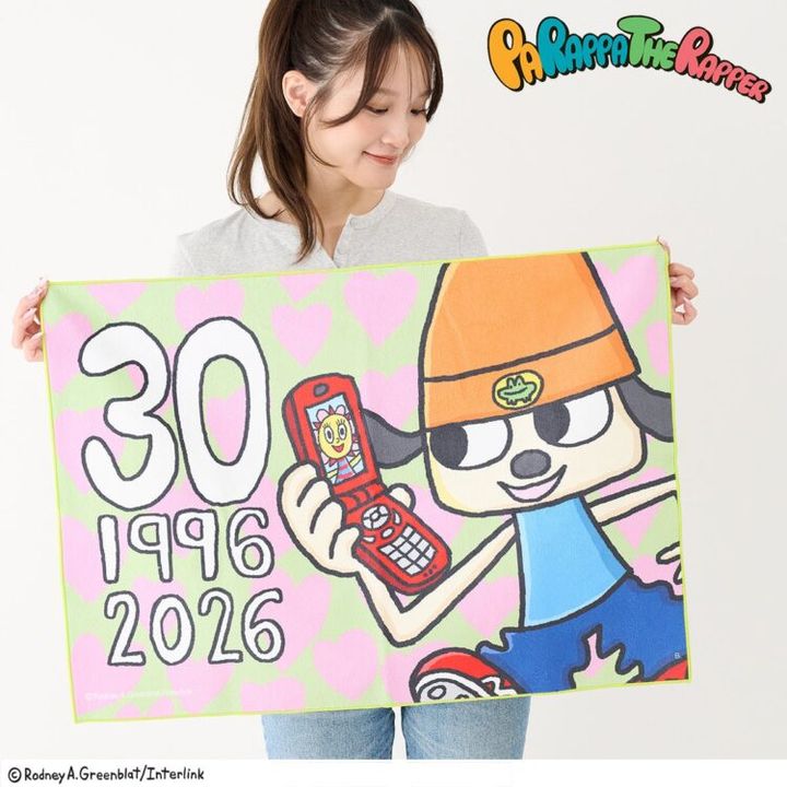 パラッパラッパー30周年のイラストを配したタオル