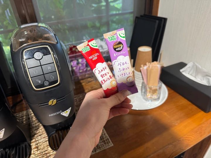 おおぎ荘 セルフカフェ カフェバー ネスカフェ コーヒーメーカーとスティックラテ
