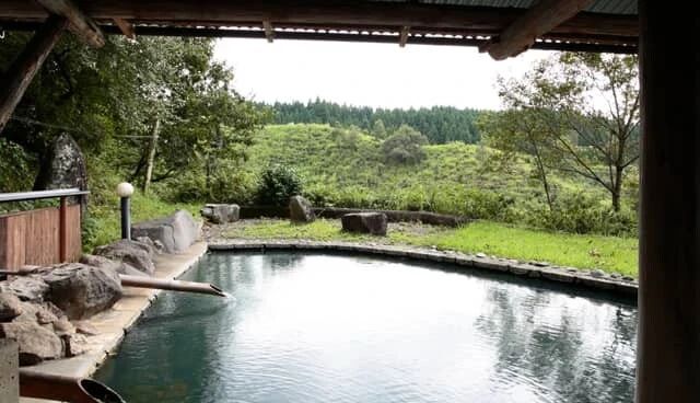 おおぎ温泉 展望風呂 混浴風呂 阿蘇の山が眺められる露天風呂