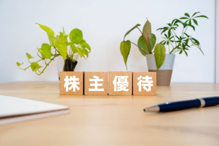 【株主優待】普段の買い物や外食、旅行までお得に！？家計にうれしい特典が受けられる企業3選
