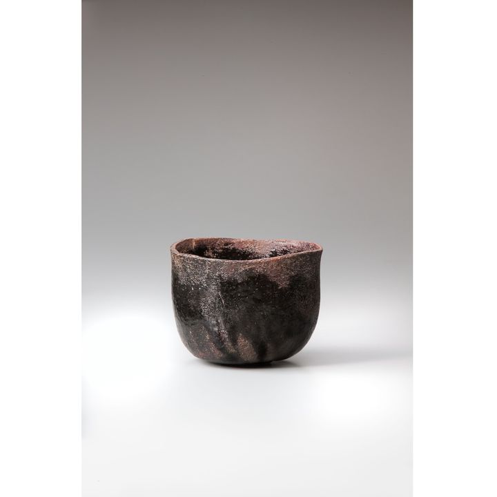 《黒樂茶碗 銘 村雲》 本阿弥光悦 京都・樂美術館 （通期展示） 撮影：畠山 崇