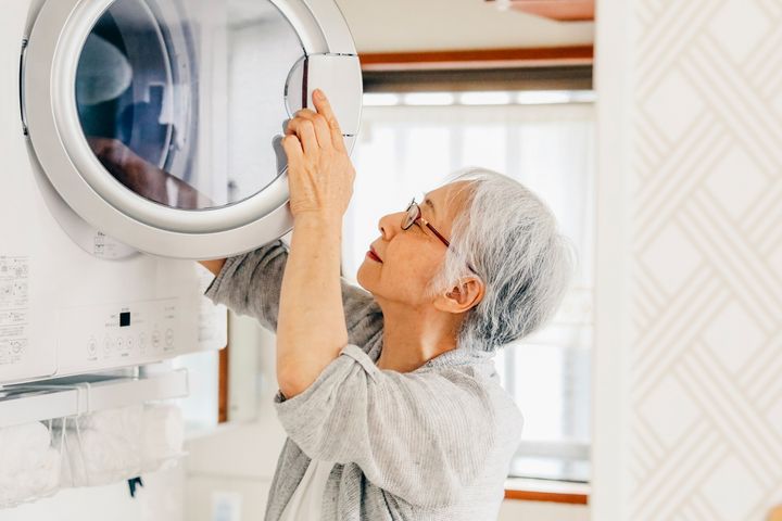 「私の方が倒れてしまいそうです。」離婚した娘は2年働かずスマホばかり、70代母が孫の弁当も家事も担う
