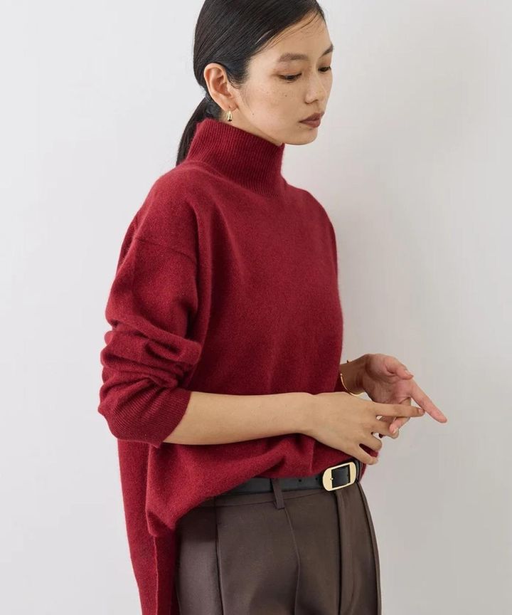 画像: フォックスウールラメハイネックニット(サイドスリット入り) （ワイン系）¥19,800（ロペ） ◾️11月上旬発売予定 ◾️J'aDoRe・店舗限定サイズ 出典：ロペ