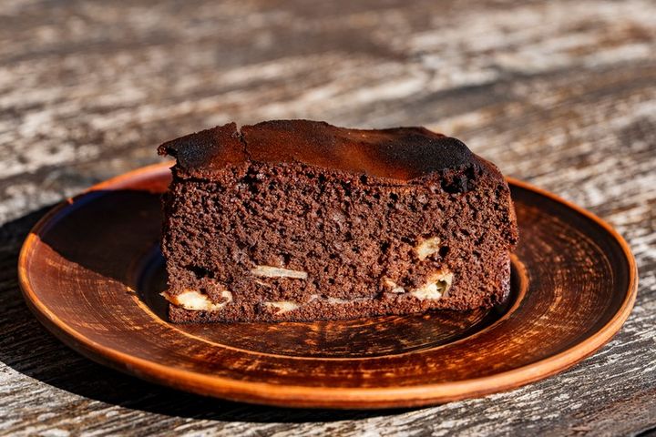 スライスしたチョコレートパウンドケーキ