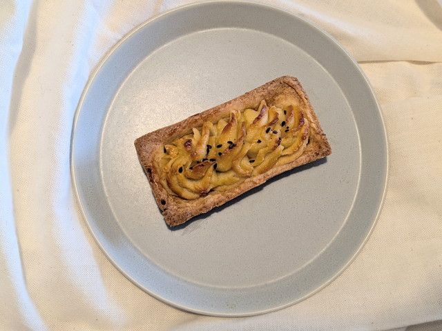 お皿にのせた五郎島金時のいもタルト