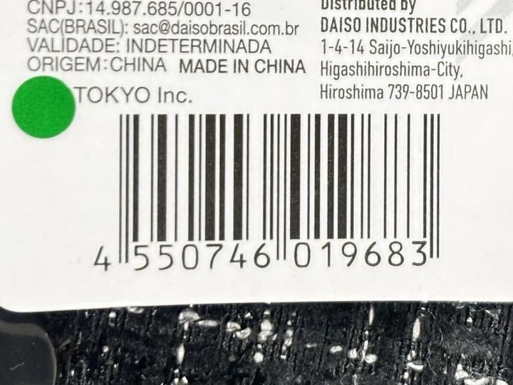 商品のバーコードとJANコード「4550746019683」が写っているタグのアップ