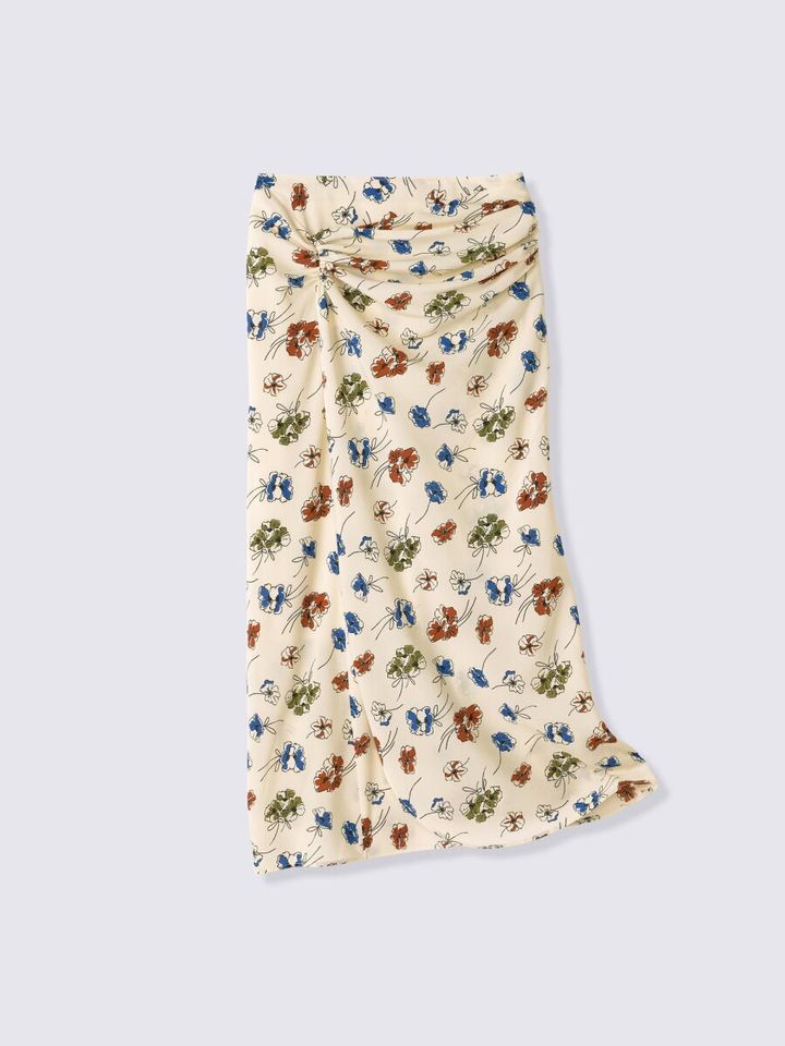 クリーム色の花柄ロングスカート