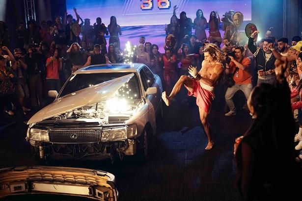 車を叩き壊すボーナスステージも再現 [c]2026 Capcom and Legendary. All Rights Reserved.