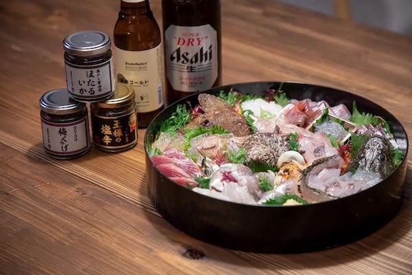 地魚の晩酌セットや釣り体験が特徴の一棟貸切「～港の宿～MARUTTO」が小田原にオープン！