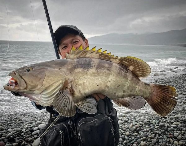 地魚の晩酌セットや釣り体験が特徴の一棟貸切「～港の宿～MARUTTO」が小田原にオープン！