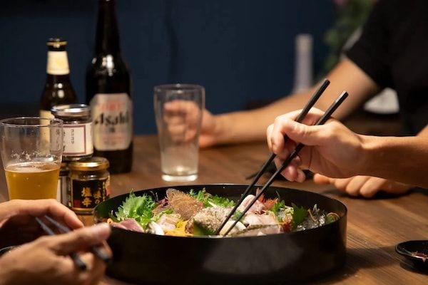 地魚の晩酌セットや釣り体験が特徴の一棟貸切「～港の宿～MARUTTO」が小田原にオープン！