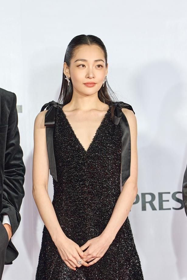 司会を務めたキム・ミンハの優雅な姿 [c]BIFF2026