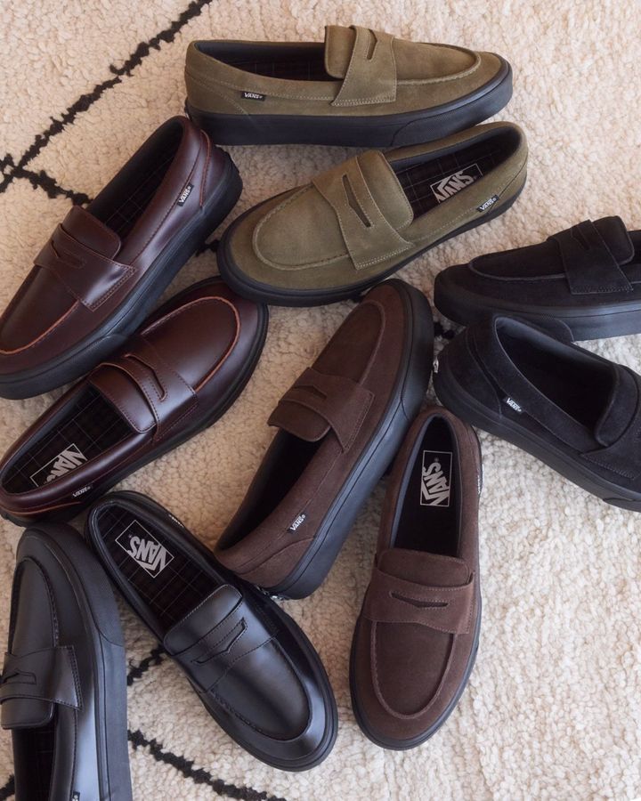 Vansのローファー。オリーブ、ブラウン、ブラックの色や素材を組み合わせた展開