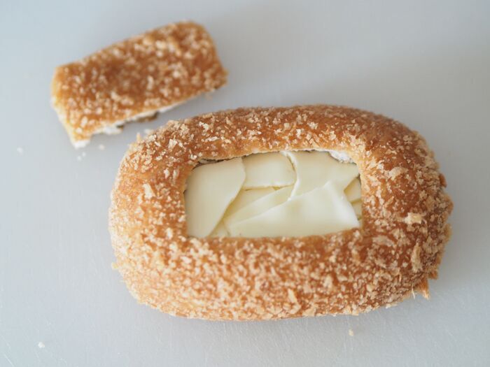 『市販のパン』をひと手間アレンジ！蒸しパンはサクふわ、カレーパンはカリとろに♪