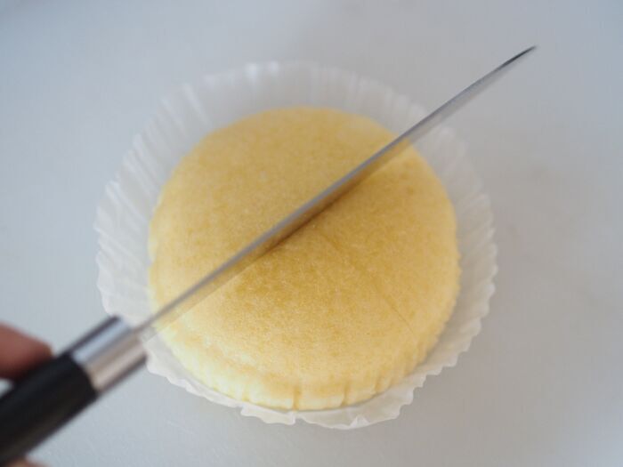 『市販のパン』をひと手間アレンジ！蒸しパンはサクふわ、カレーパンはカリとろに♪