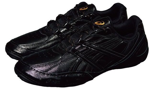ASICS［アシックス］のロープロファイルスニーカー（HYPERSYNC）