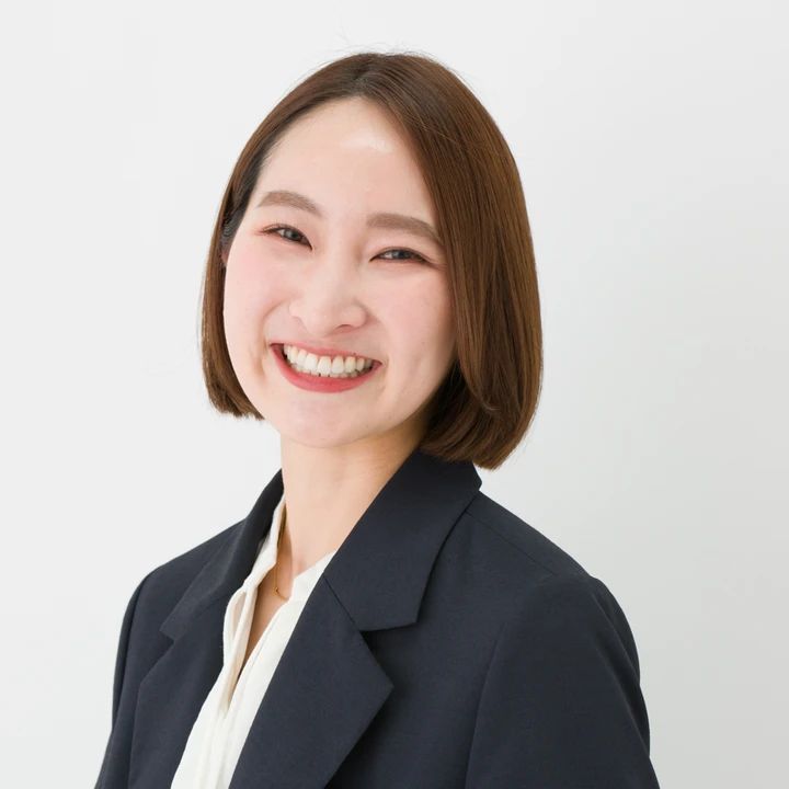 【2026年秋】大人のローファーコーデ5選。おしゃれ読者はどう履いてる？ 通勤にも休日にも使えるローファーで足元を秋っぽくアップデート！_25