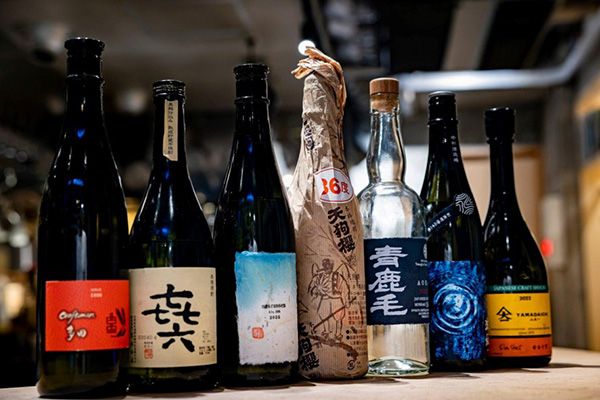 ジャンルにとらわれない料理を楽しめる立ち飲み「Higgledy Piggledy」が渋谷・桜丘にオープン
